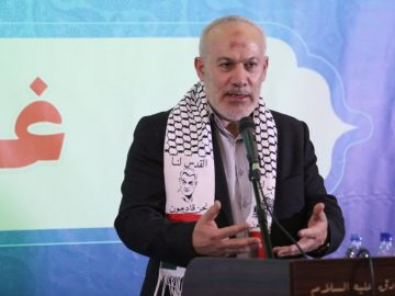 این جنگ میان امت اسلامی و استعمار جهانی است